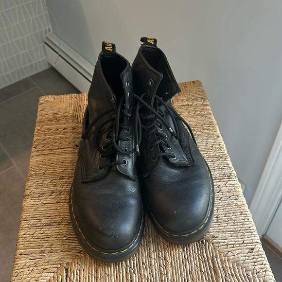 Doc Dr. Martens black original boots, men’s size 9 - Picture 1 of 3